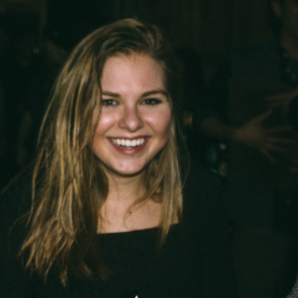 Profile Picture of Sam Siurek (@samsiiiu) on Poshmark