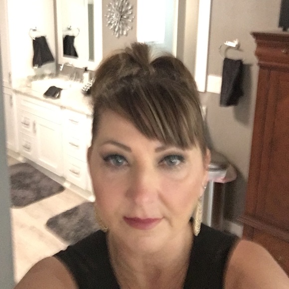 Profile Picture of Verlene Moreno (@verlio) on Poshmark