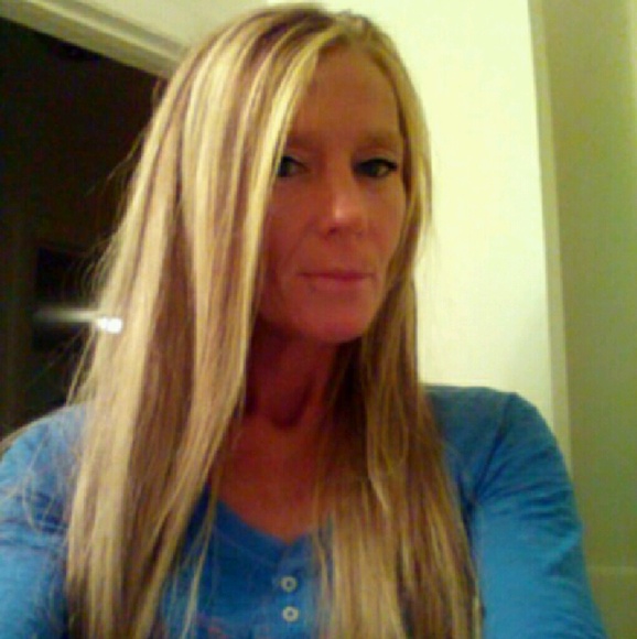 Profile Picture of Amanda Baliles (@amandabaliles) on Poshmark