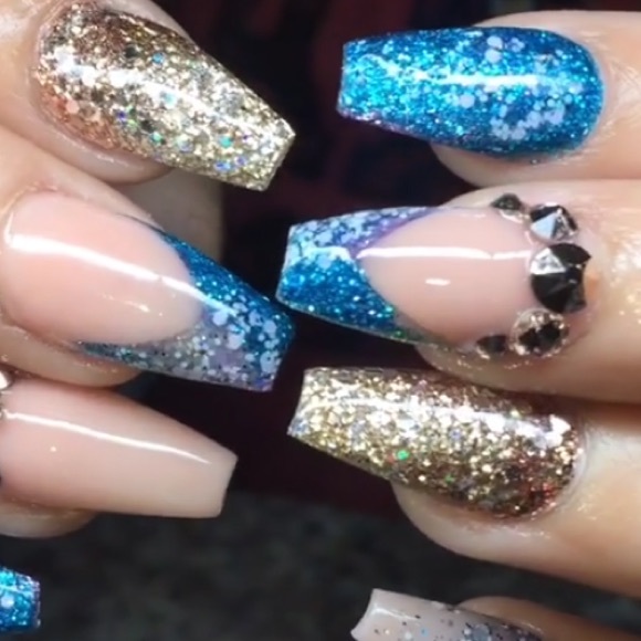 Profile Picture of Taylor Taylor (@shopnowww) on Poshmark