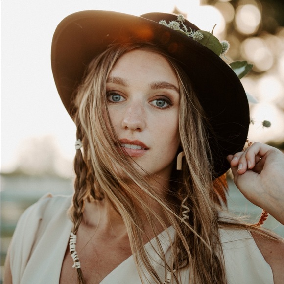 Olivia Kriener - Poshmark Profile Picture of Olivia Kriener (@livyk1) on Poshmark