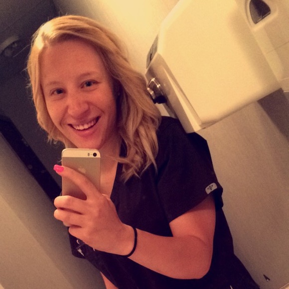 Profile Picture of Alexa Oleksy (@aoleksy866) on Poshmark