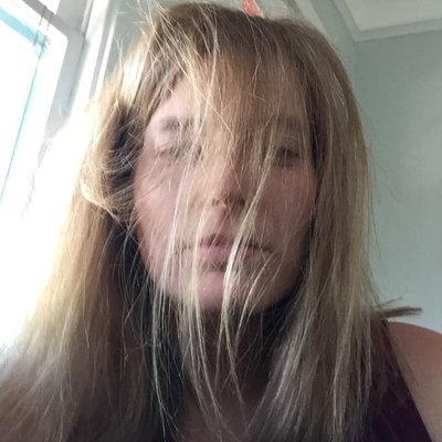 Profile Picture of Beth Lowry (@clogdoggie) on Twitter