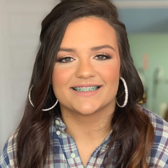 Profile Picture of Mackenzie Quinn (@kenzielogan2) on Poshmark