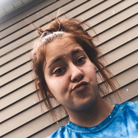 Sam Dandera - Poshmark Profile Picture of Sam Dandera (@samanthadandera) on Poshmark