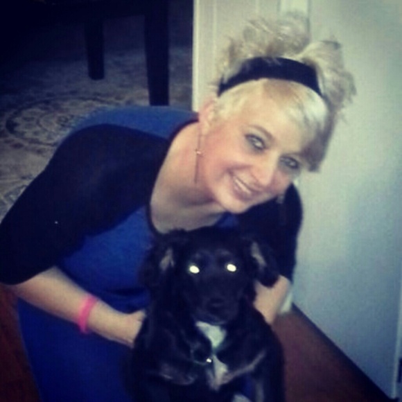 Profile Picture of Amy Rippeth (@arippeth17) on Poshmark
