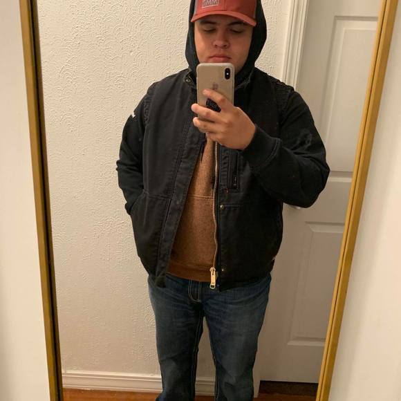 Profile Picture of Alex Loya (@alexloya2025) on Poshmark