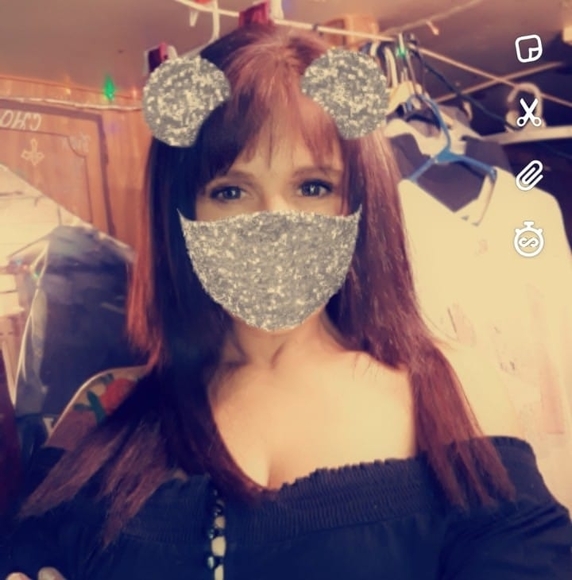 Profile Picture of Lori Grissom (@grissomlori209) on Poshmark