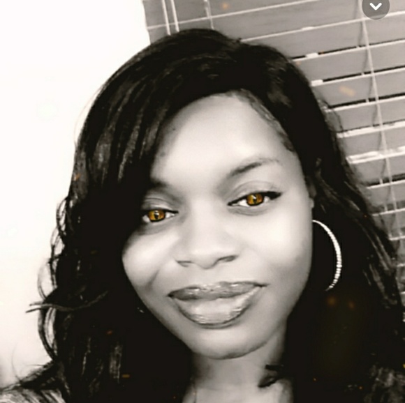 Profile Picture of Sherale Bruster (@sheralebruster) on Poshmark