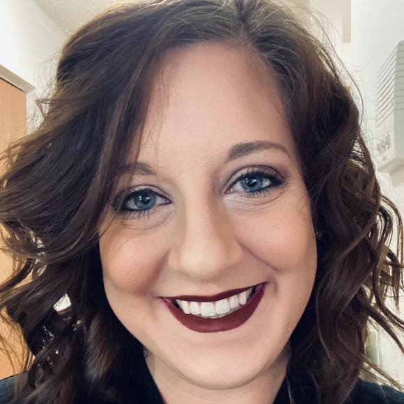 Profile Picture of Kaitlyn Lengenfelder (@klengie) on Poshmark