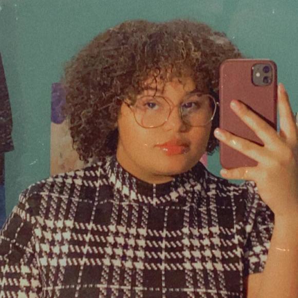 Profile Picture of Cassandra Grant (@cassiegrant5) on Poshmark