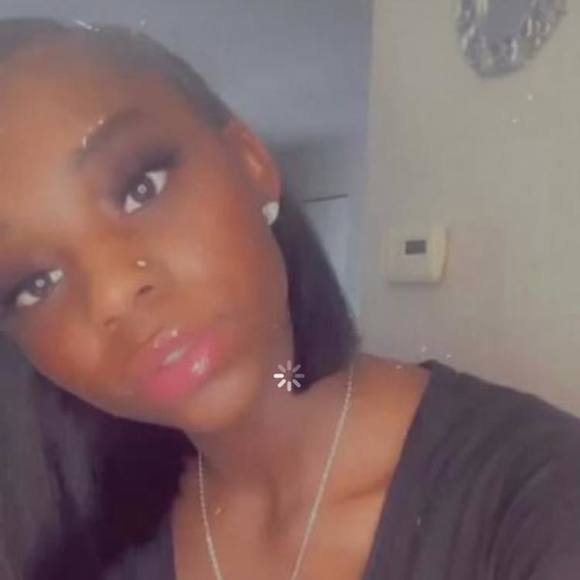 Profile Picture of Lanya Lanya (@lanya_lanya) on Poshmark