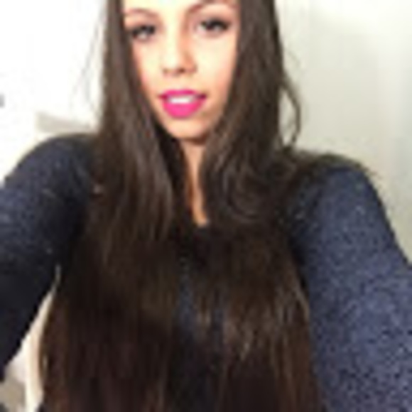Profile Picture of Isabela Sabbag (@isabelasabbag) on Poshmark
