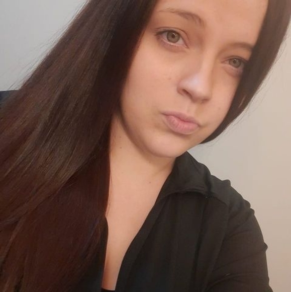 Profile Picture of April l Crabtree (@aprilcrabtree93) on Poshmark