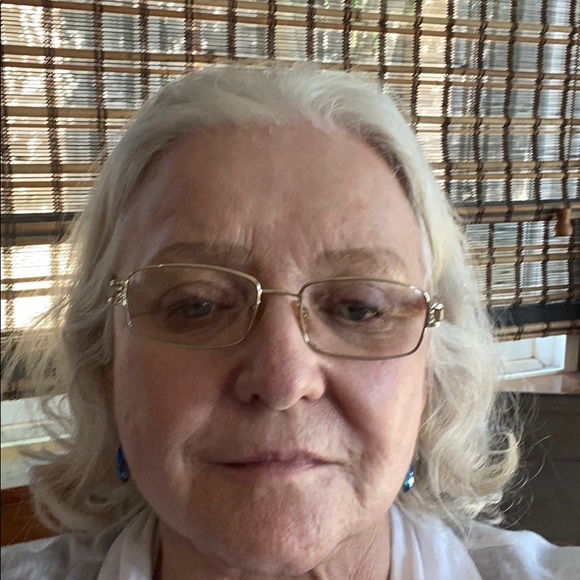 Profile Picture of Barbara Hernandez (@rydlewski1916) on Poshmark