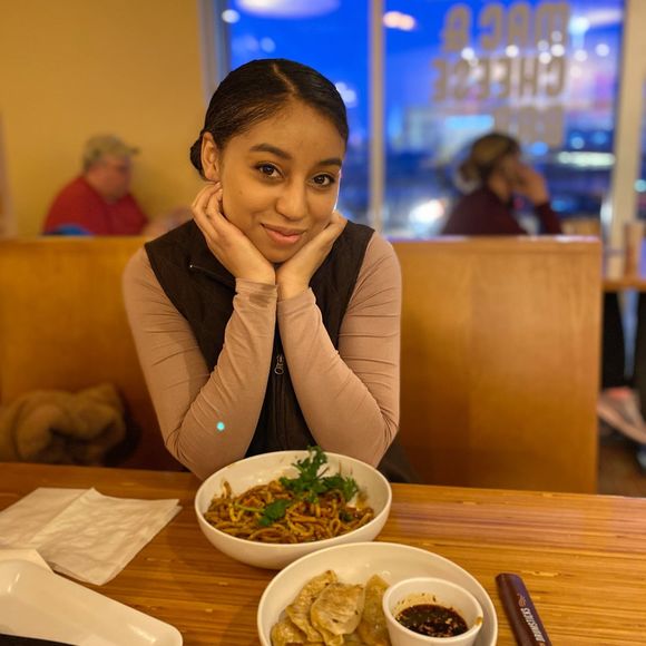 Profile Picture of Estephanie Pompilus (@pomphanie) on Poshmark