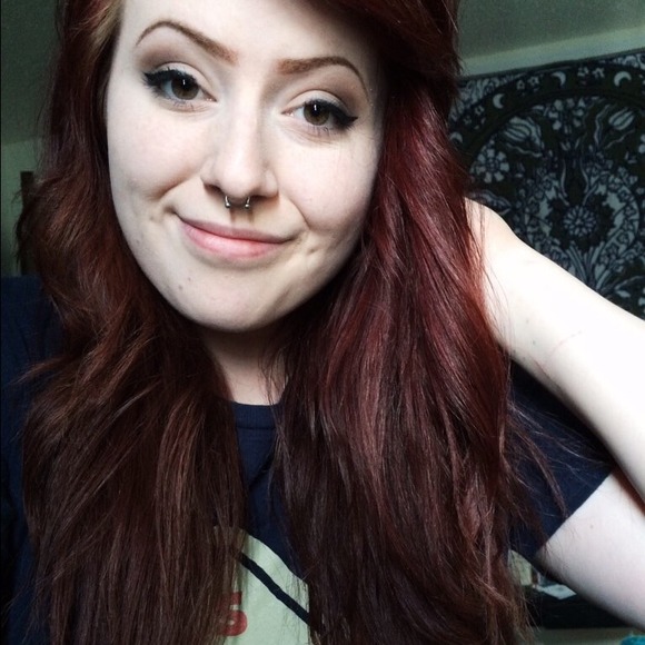 Profile Picture of Hannah Windjue (@littlewindjue) on Poshmark