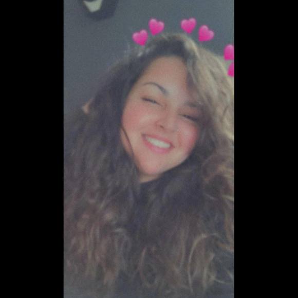 Profile Picture of Kaleigh Becoat (@kbjb2000) on Poshmark