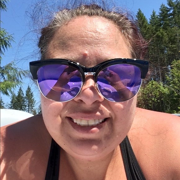 Profile Picture of Amee Termini (@ameesqt) on Poshmark