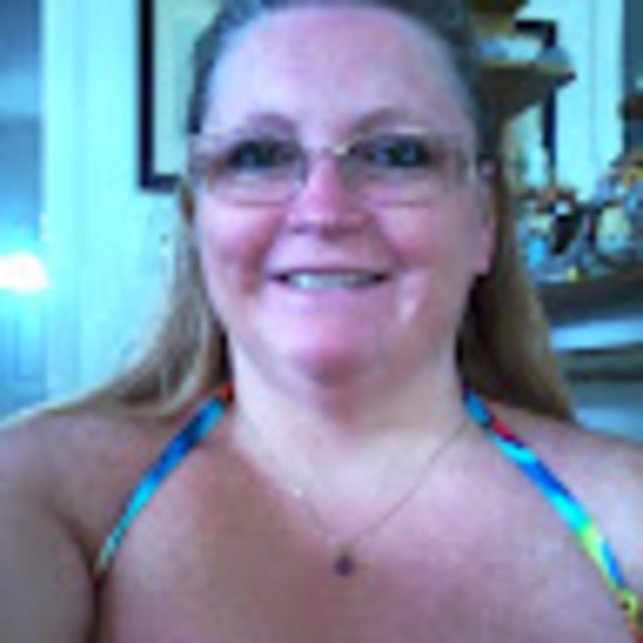 Profile Picture of Robin Halsey (@robinhalsey65) on Poshmark