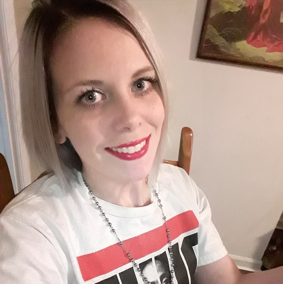 Profile Picture of Letia Moore (@letiammoore) on Poshmark