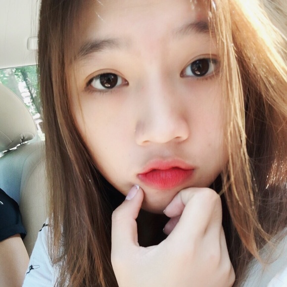 Profile Picture of Thi Huynh (@thihuynh) on Poshmark