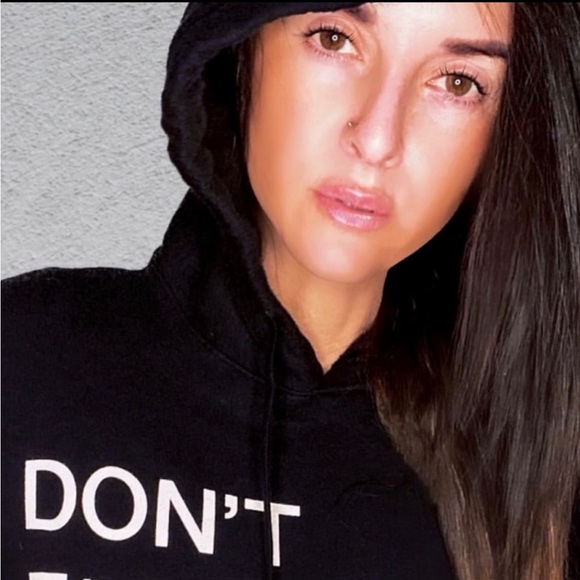 Profile Picture of Rachel Holzer (@rholzer319) on Poshmark