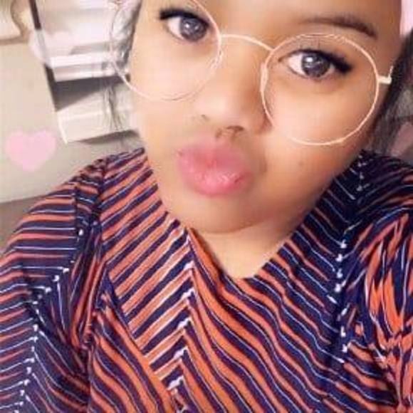 Profile Picture of Solentyasmon Helbert (@jijilatdrik562) on Poshmark