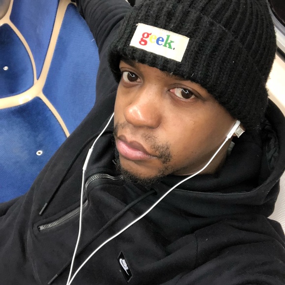 Profile Picture of Johnny Lofton (@johnny_lofton) on Poshmark