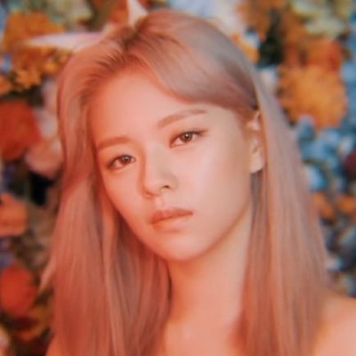 Profile Picture of Bοêmια FAZ BOLO PRA JEONGYEON (@americanxana) on Twitter