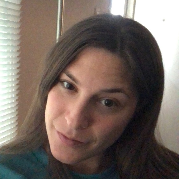 Profile Picture of Elizabeth Slawinski (@ejslawinski) on Poshmark