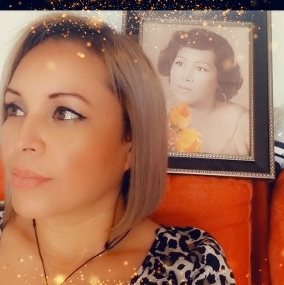 Profile Picture of Karina Borghetti (@karinaborghetti) on Poshmark