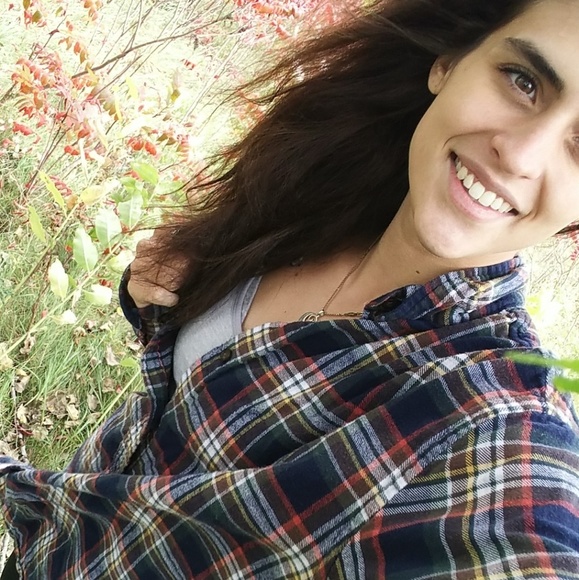 Profile Picture of Elicia Heagle (@elicia_heagle) on Poshmark