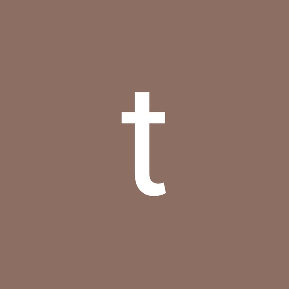 Profile Picture of Tee Hoops (@taezar) on Poshmark