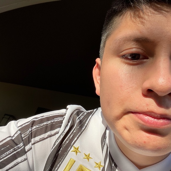 Profile Picture of Steven Rosales (@steven_rosales) on Poshmark