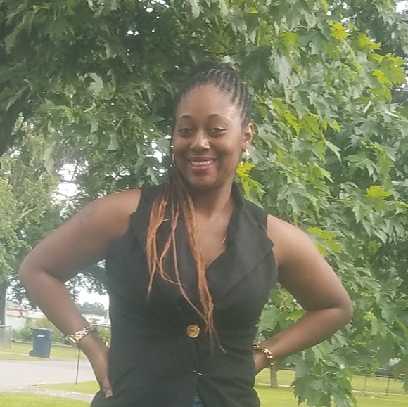 Profile Picture of Tamara Hampton (@htamara1) on Poshmark