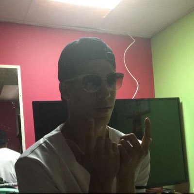 Profile Picture of Carlos Alcantar (@papacarloooss) on Twitter