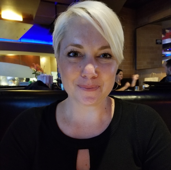 Profile Picture of Jolene Czarnota (@jczarnota3337) on Poshmark