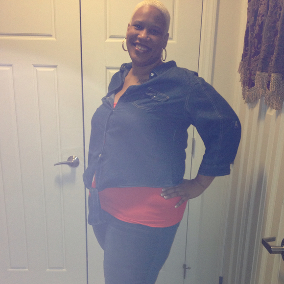 Profile Picture of Tiffiney Williams (@tiffiney77) on Poshmark