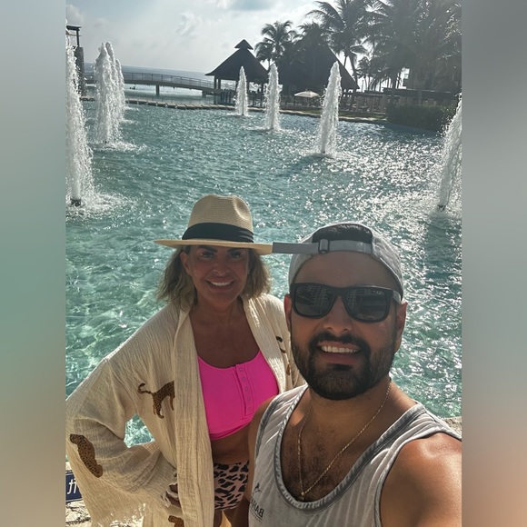 Profile Picture of Robin Hagins (@robin_closet_14) on Poshmark