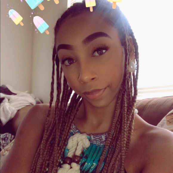 Profile Picture of Daisha Baise (@jadoredaee) on Poshmark