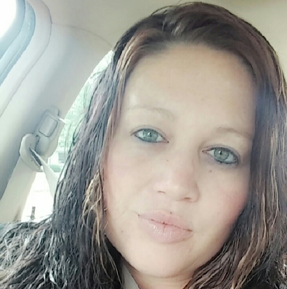 Profile Picture of Lori Sealand (@dsealand) on Poshmark