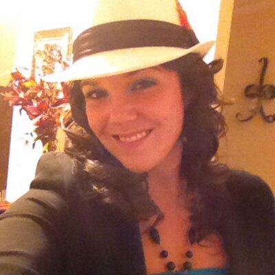 Profile Picture of Kate Phelps (@katebeez5) on Twitter