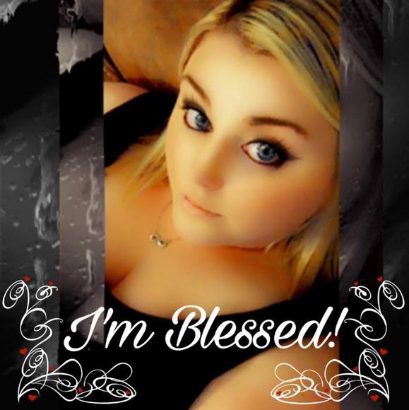 Profile Picture of Niki Everling (@nikiwayne09) on Poshmark