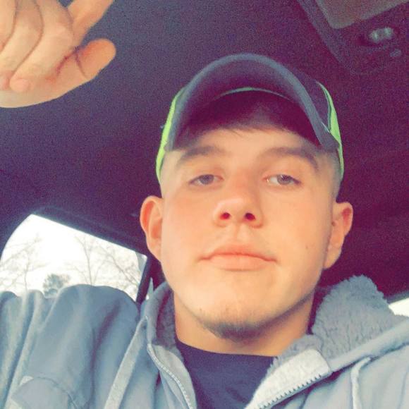 Profile Picture of Kyle Simon (@kylesimon482) on Poshmark