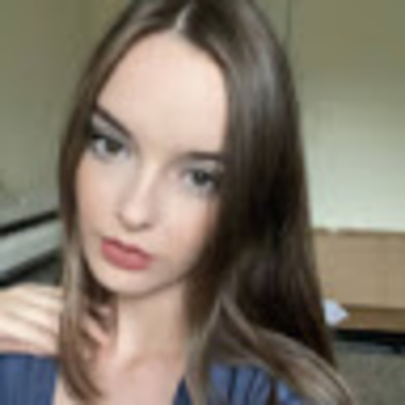 Profile Picture of Jessica Cornnett (@jessicacornnett) on Poshmark