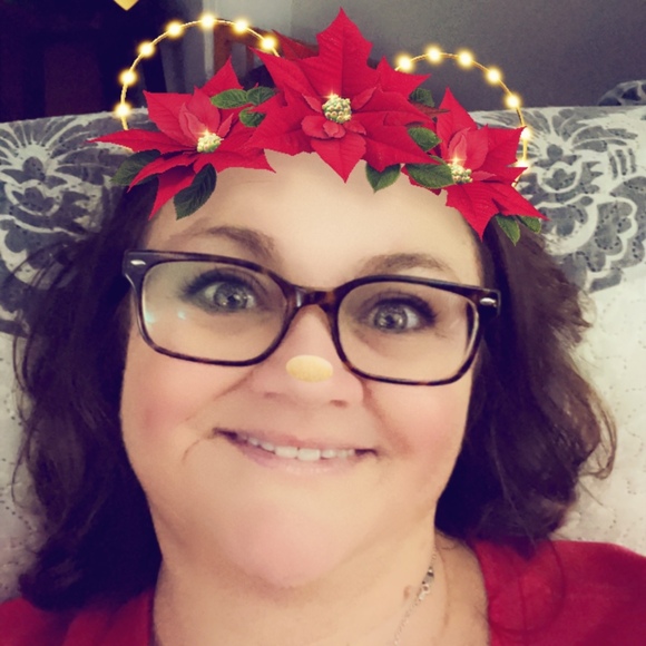 Profile Picture of Crystal Lutes (@clutes75) on Poshmark