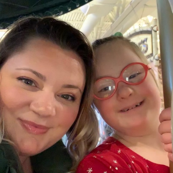 Profile Picture of Heather Solomon (@hmsolo) on Poshmark