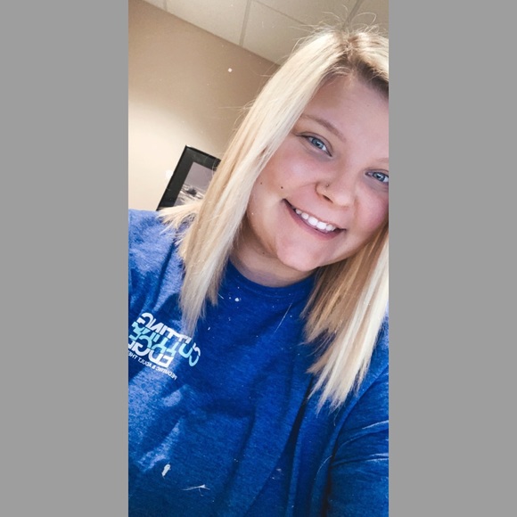 Profile Picture of Katelyn Heath (@kateheath18) on Poshmark