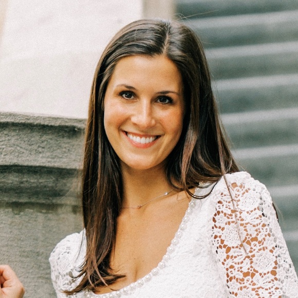 Profile Picture of Claire Manning (@milliedoodle113) on Poshmark